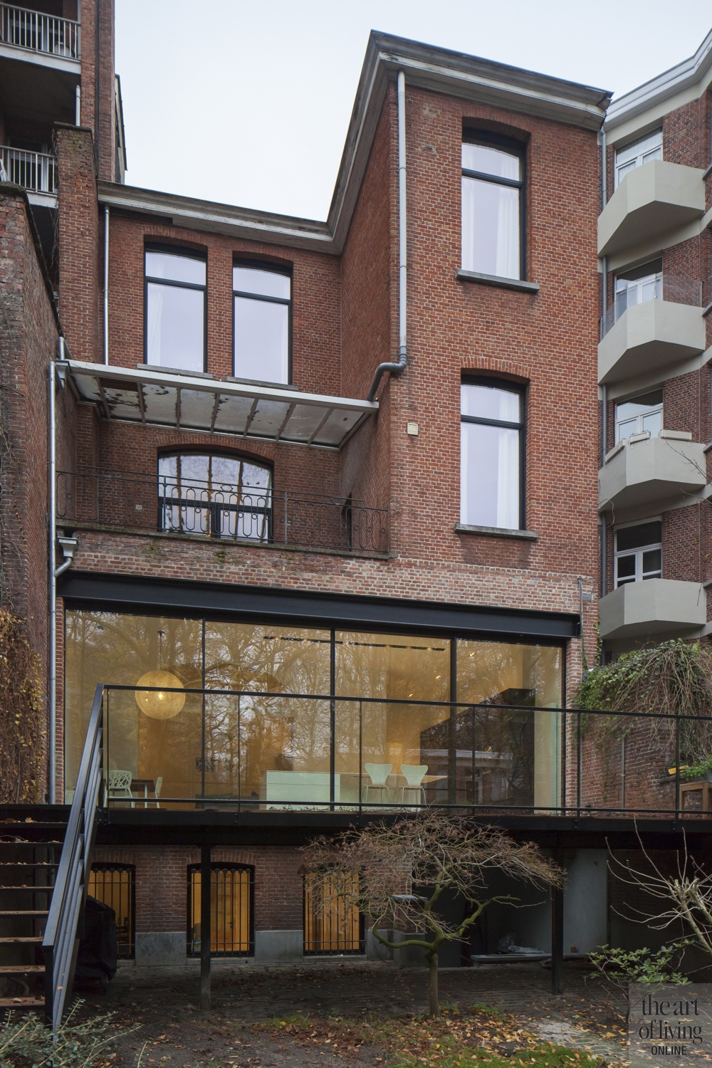 À Anvers, rénovation d’une maison de maître avec baie vitrée