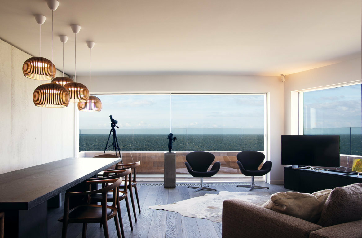 Une baie vitrée de luxe pour une vue imprenable dans cet appartement de Knokke